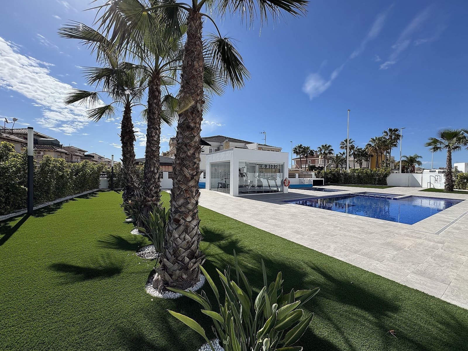 2 slaapkamer Penthouse te koop in Playa Flamenca met zwembad - € 529.950 (Ref: 9639016)