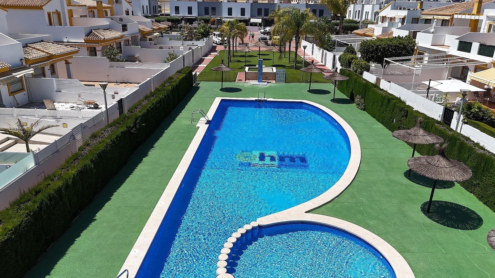 2 bedroom Townhouse for sale in Torre de la Horadada with pool - € 229,000 (Ref: 9639033)
