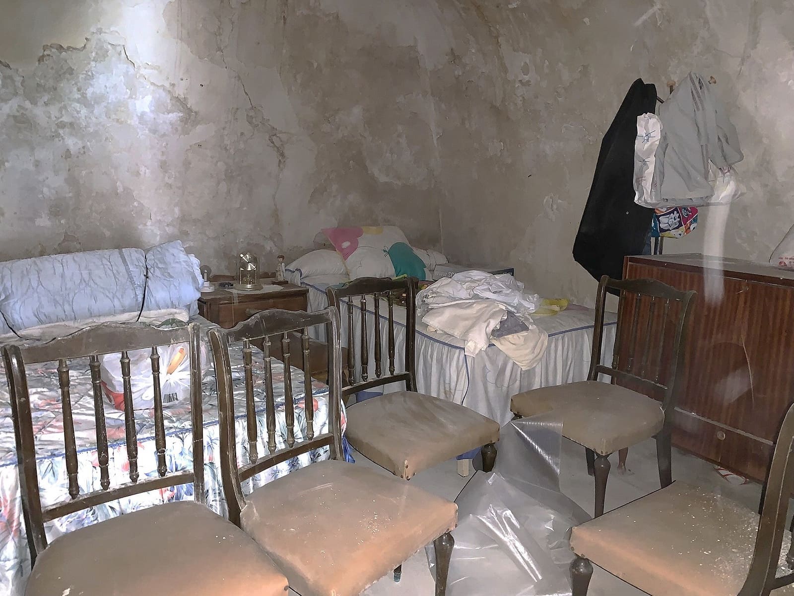 2 bedroom Cave House for sale in El Canton with garage - € 52,000 (Ref: 9639040)