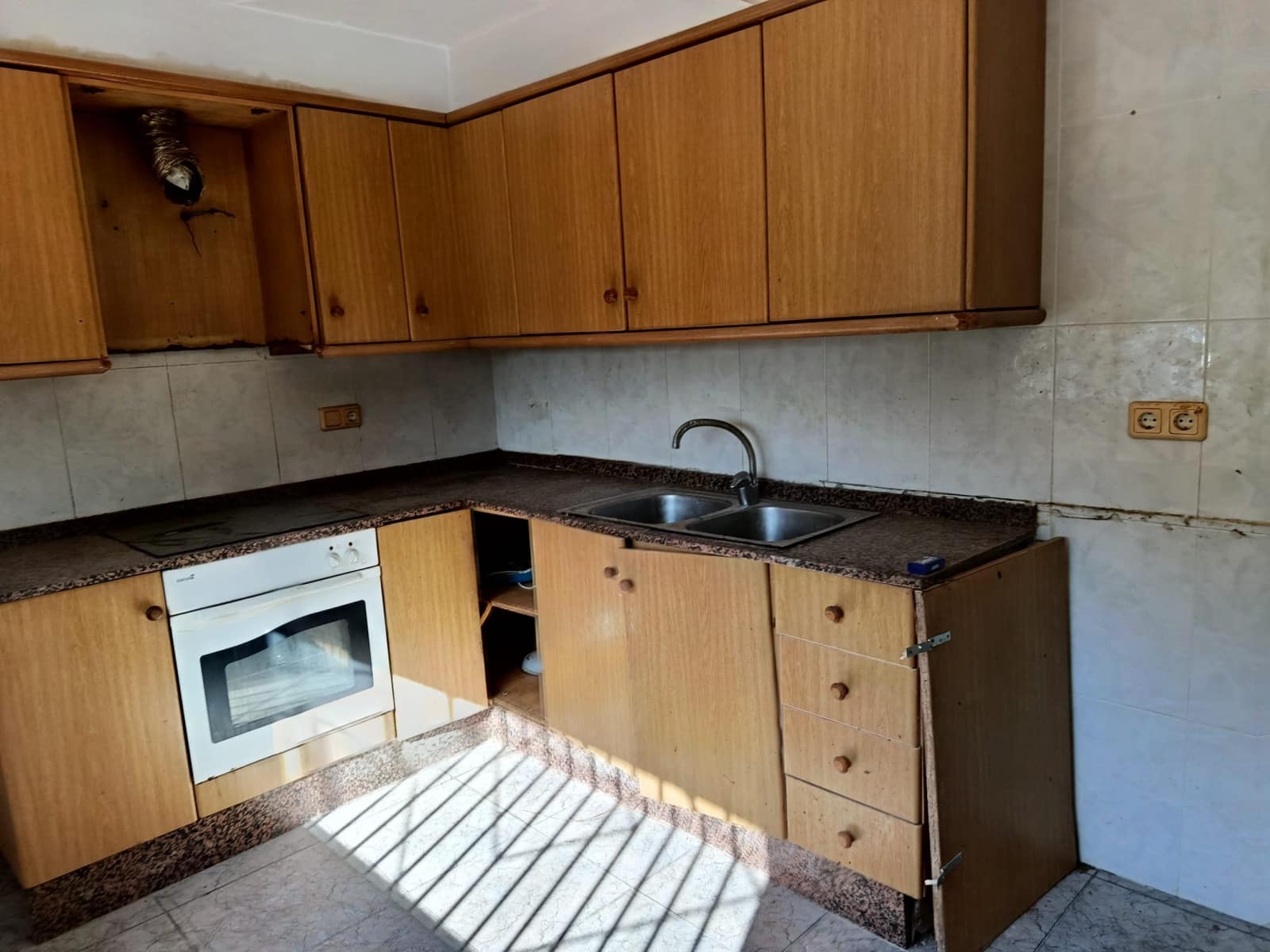 Finca/Casa Rural de 6 habitaciones en Elda en venta - 195.000 € (Ref: 9639940)