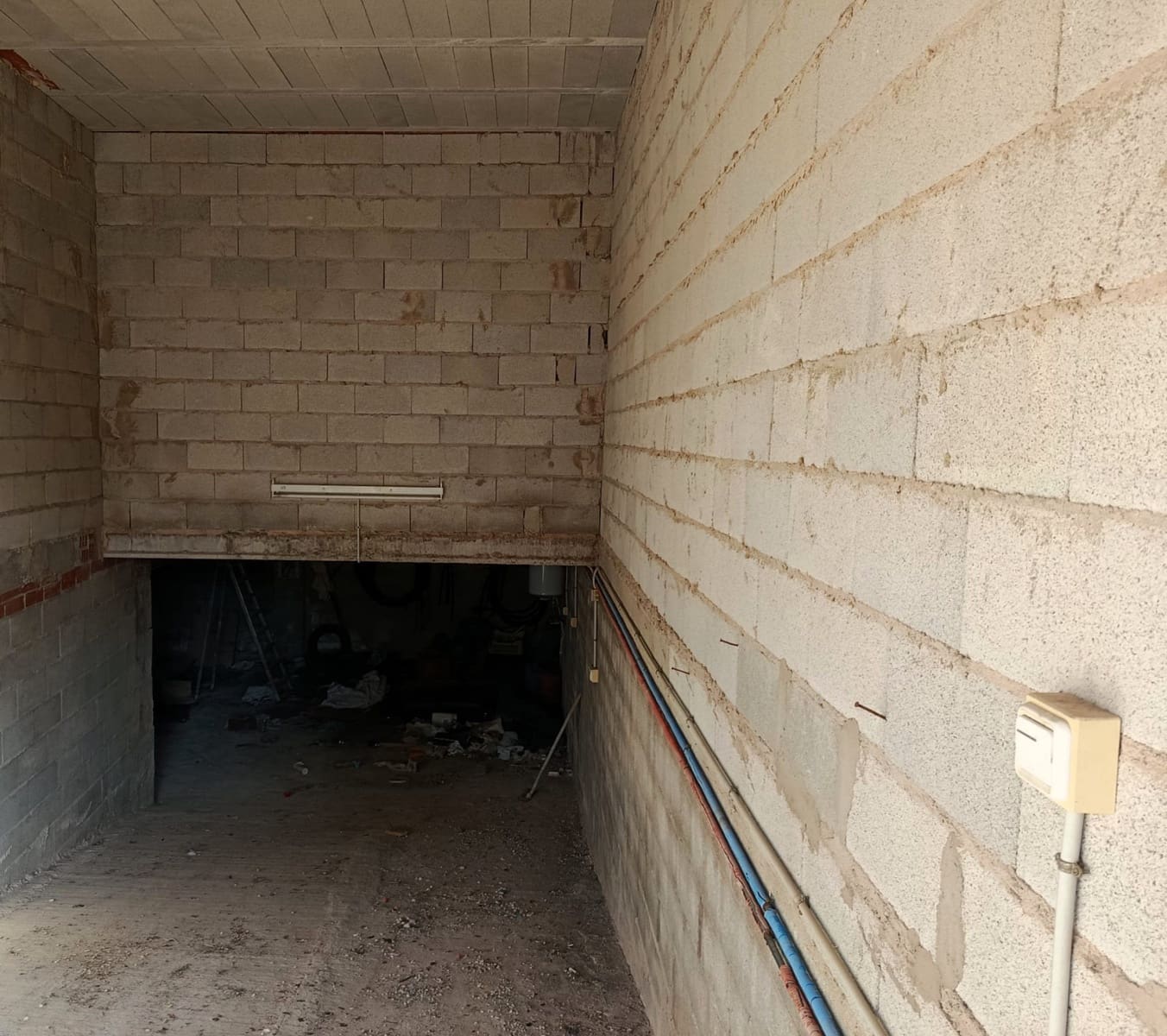 Finca/Casa Rural de 6 habitaciones en Elda en venta - 195.000 € (Ref: 9639940)