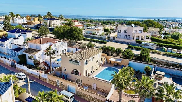 7 bedroom Villa for sale in San Miguel de Salinas with pool - € 375,000 (Ref: 9639999)