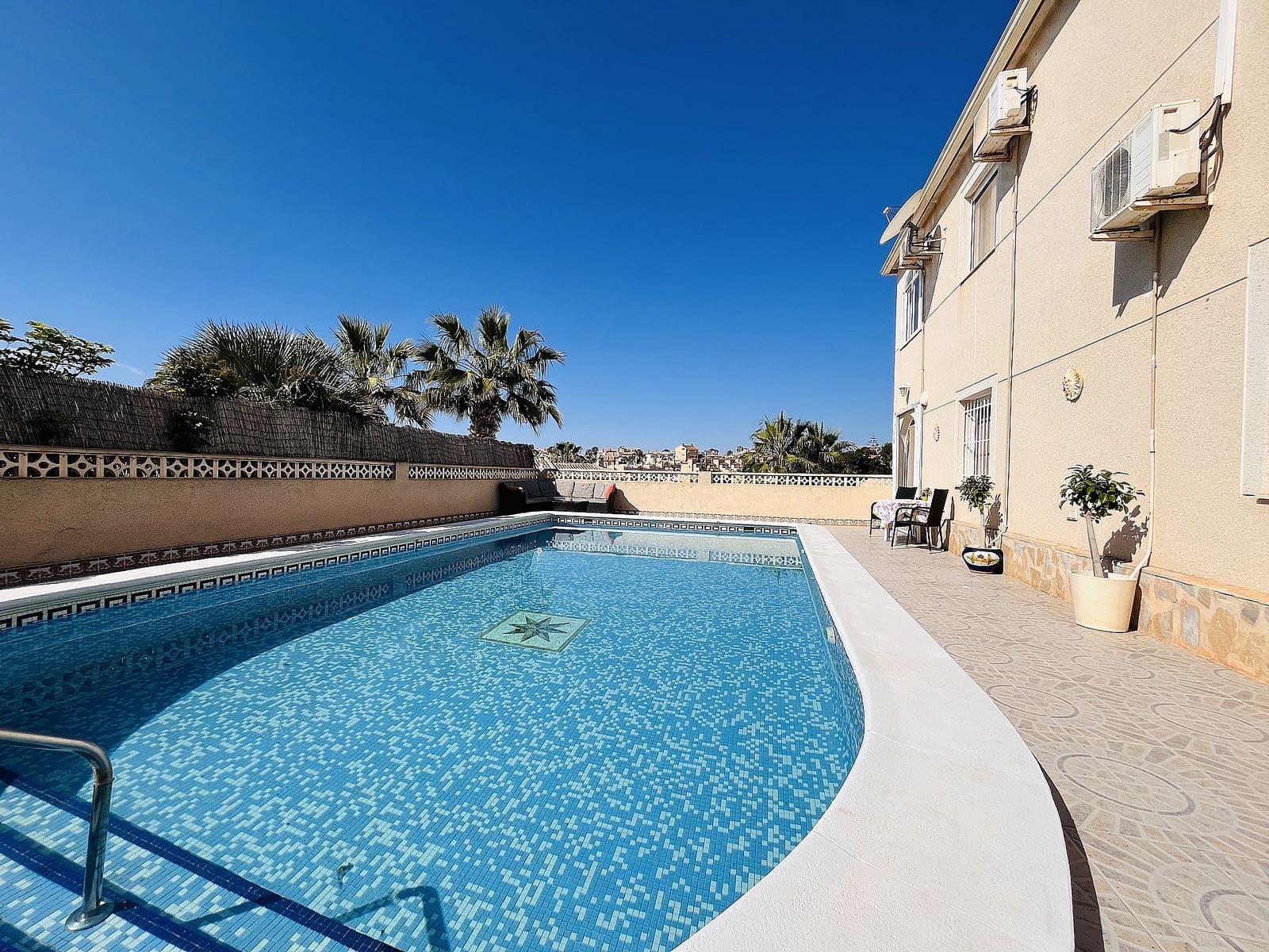 7 bedroom Villa for sale in San Miguel de Salinas with pool - € 375,000 (Ref: 9639999)