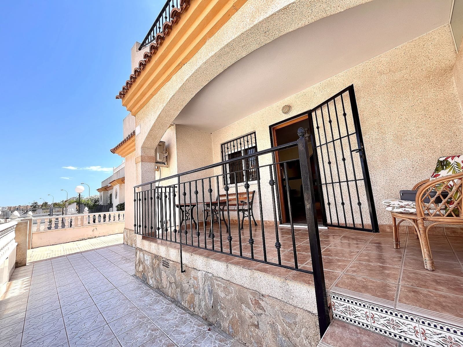 3 quarto Casa em Banda para venda em Playa Flamenca com piscina - 210 000 € (Ref: 9640009)