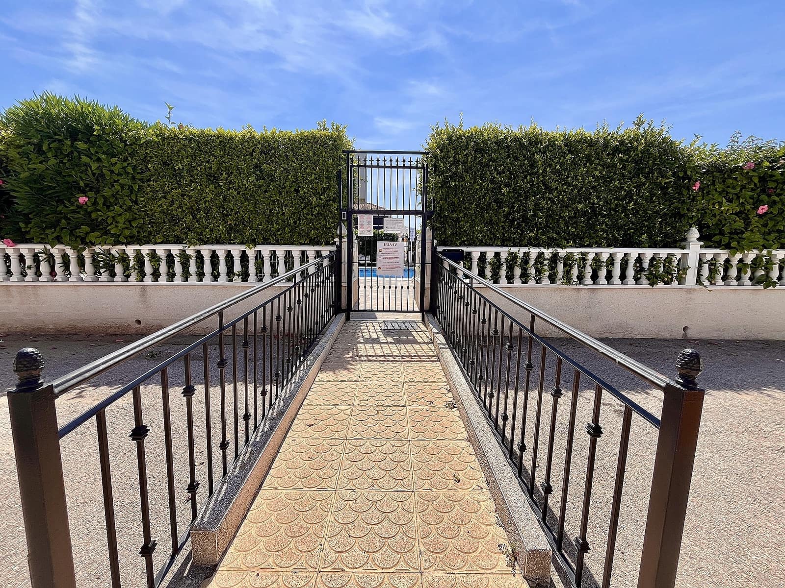 3 quarto Casa em Banda para venda em Playa Flamenca com piscina - 210 000 € (Ref: 9640009)