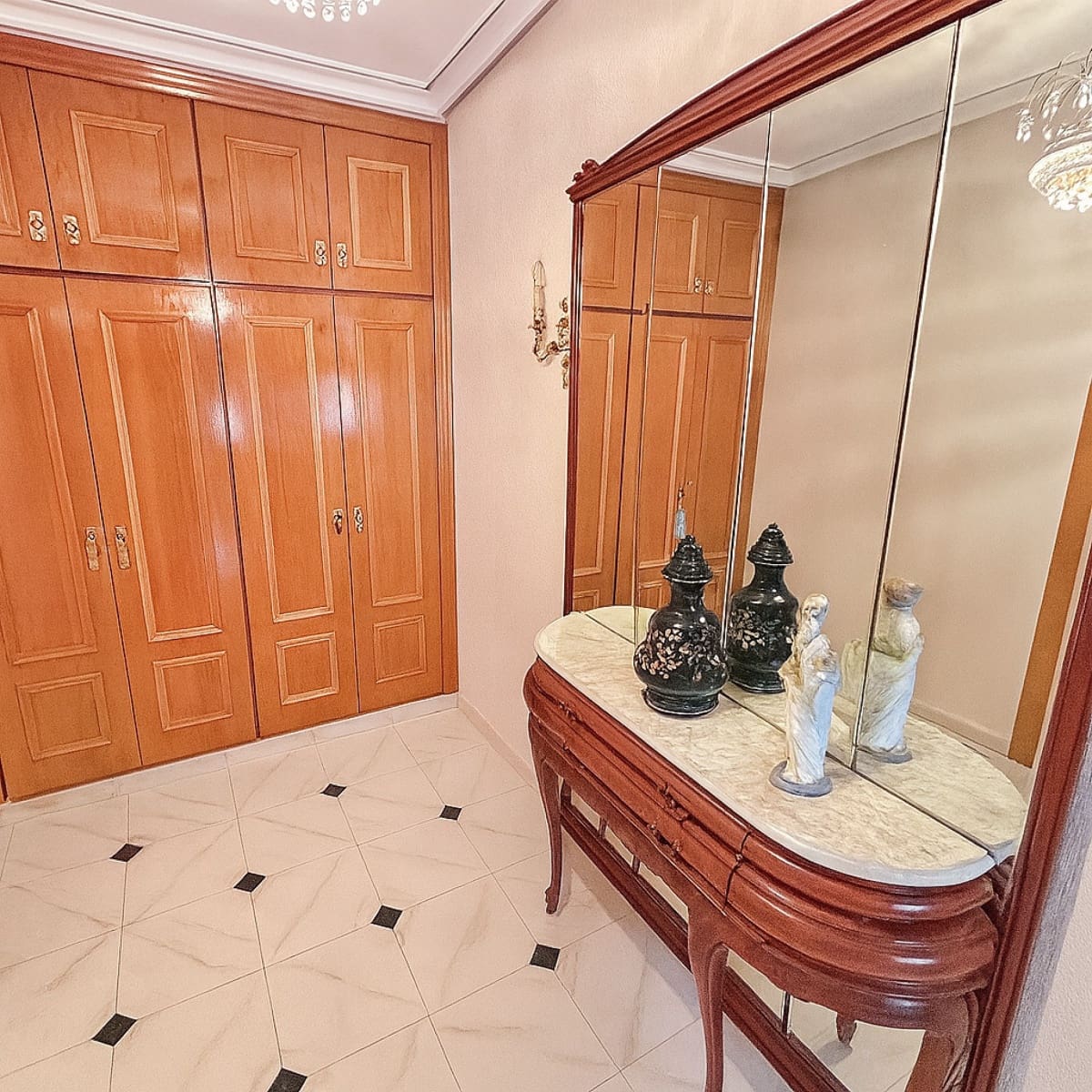 6 soverom Kommersiell til salgs i Monovar / Monover med garasje - € 199 990 (Ref: 9640022)