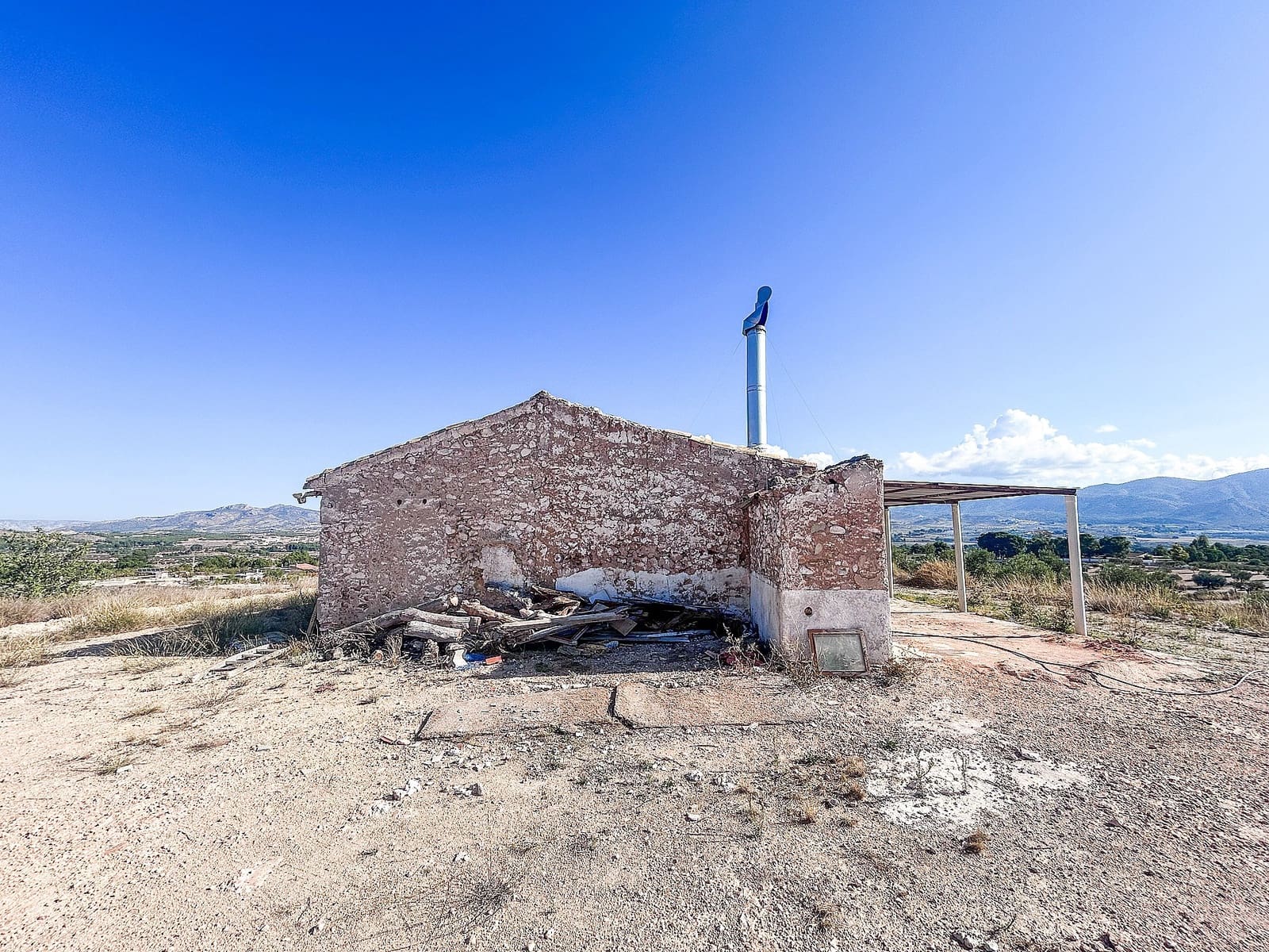 2 bedroom Finca/Country House for sale in Elda with garage - € 150,000 (Ref: 9647640)