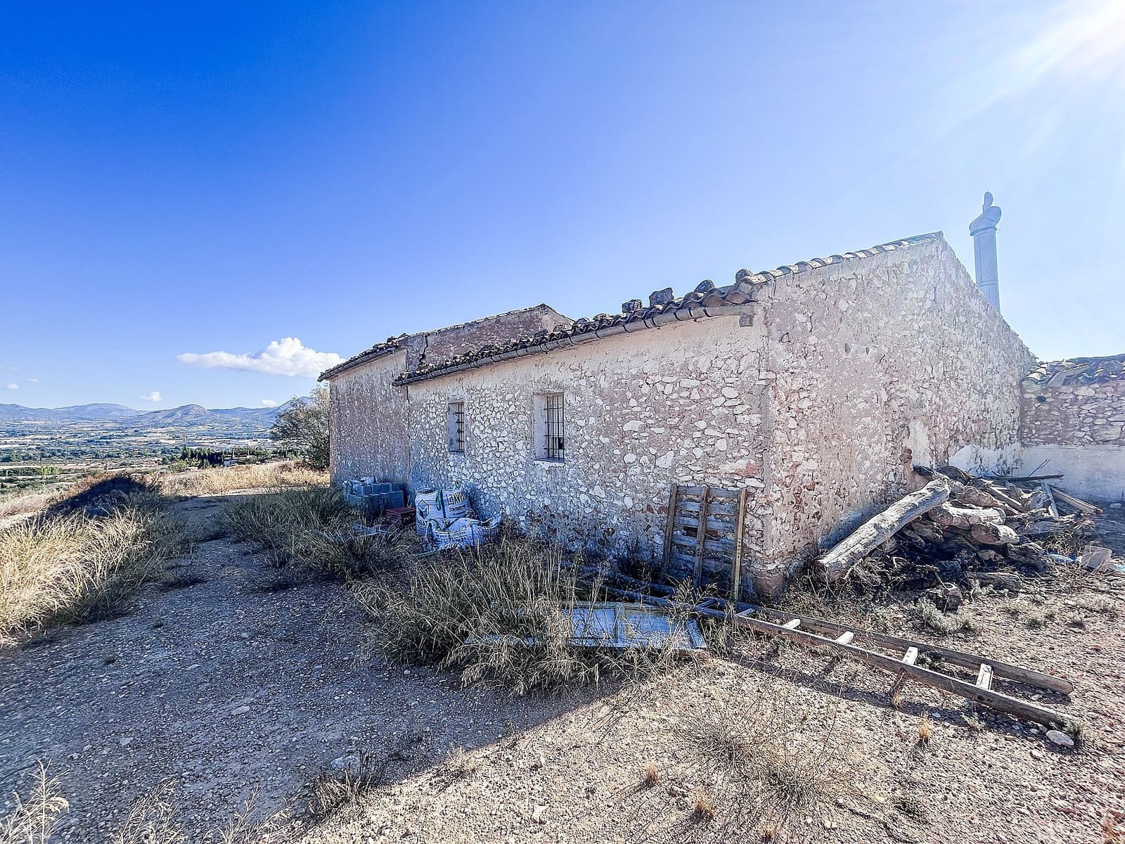 2 bedroom Finca/Country House for sale in Elda with garage - € 150,000 (Ref: 9647640)
