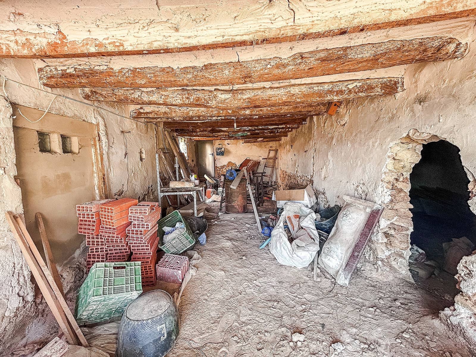 2 bedroom Finca/Country House for sale in Elda with garage - € 150,000 (Ref: 9647640)