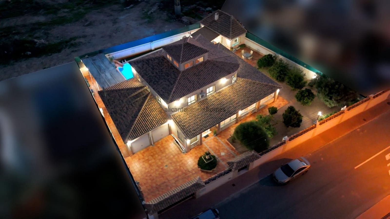 6 makuuhuone Huvila myytävänä paikassa Torrevieja mukana uima-altaan 
autotalli - 645 000 € (Ref: 9647647)