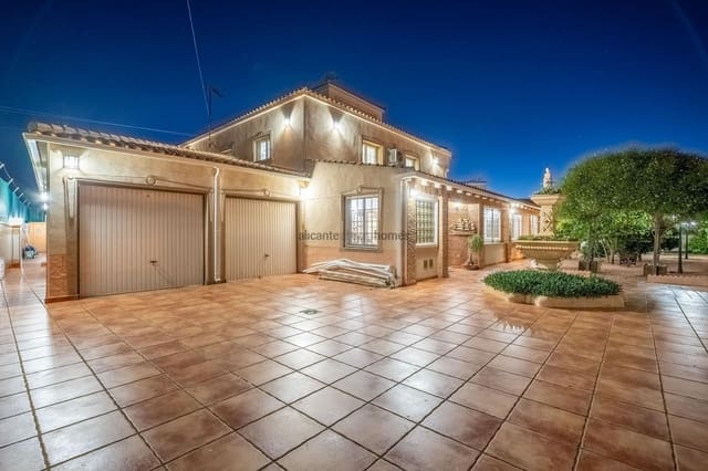 6 makuuhuone Huvila myytävänä paikassa El Chaparral, Torrevieja mukana uima-altaan 
autotalli - 645 000 € (Ref: 9647647)