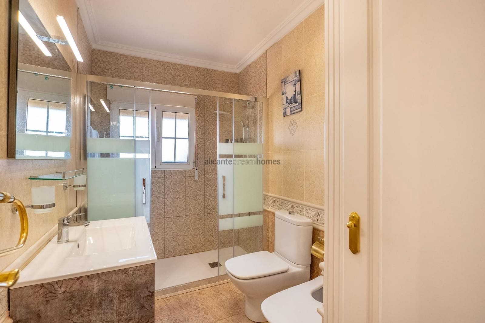 6 makuuhuone Huvila myytävänä paikassa Torrevieja mukana uima-altaan 
autotalli - 645 000 € (Ref: 9647647)