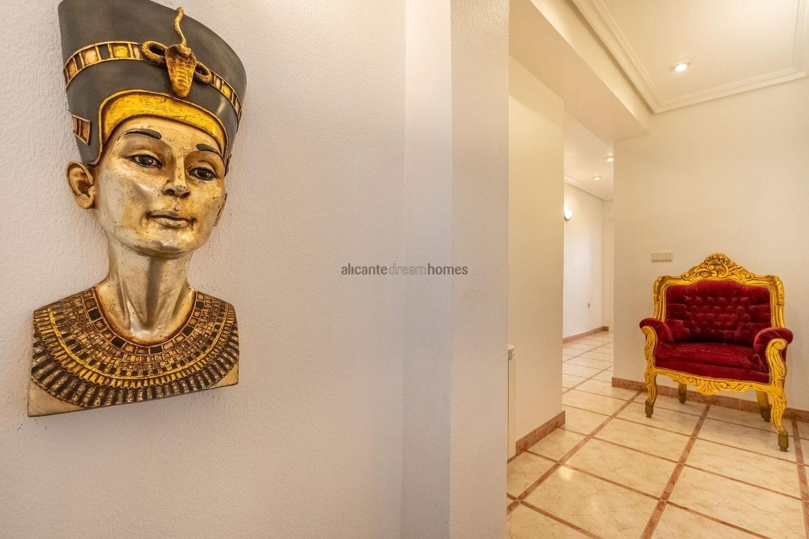 6 makuuhuone Huvila myytävänä paikassa Torrevieja mukana uima-altaan 
autotalli - 645 000 € (Ref: 9647647)