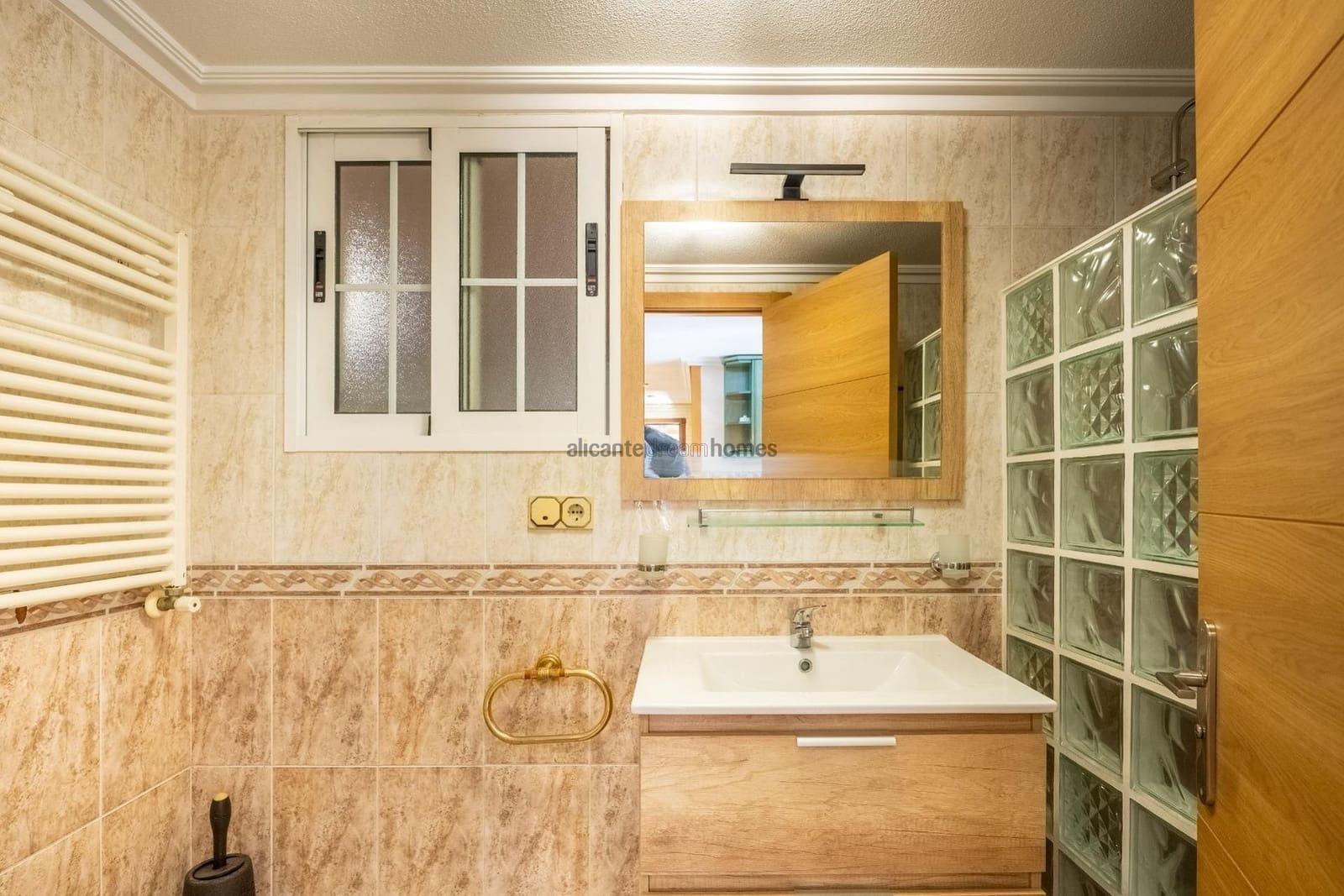 6 makuuhuone Huvila myytävänä paikassa Torrevieja mukana uima-altaan 
autotalli - 645 000 € (Ref: 9647647)