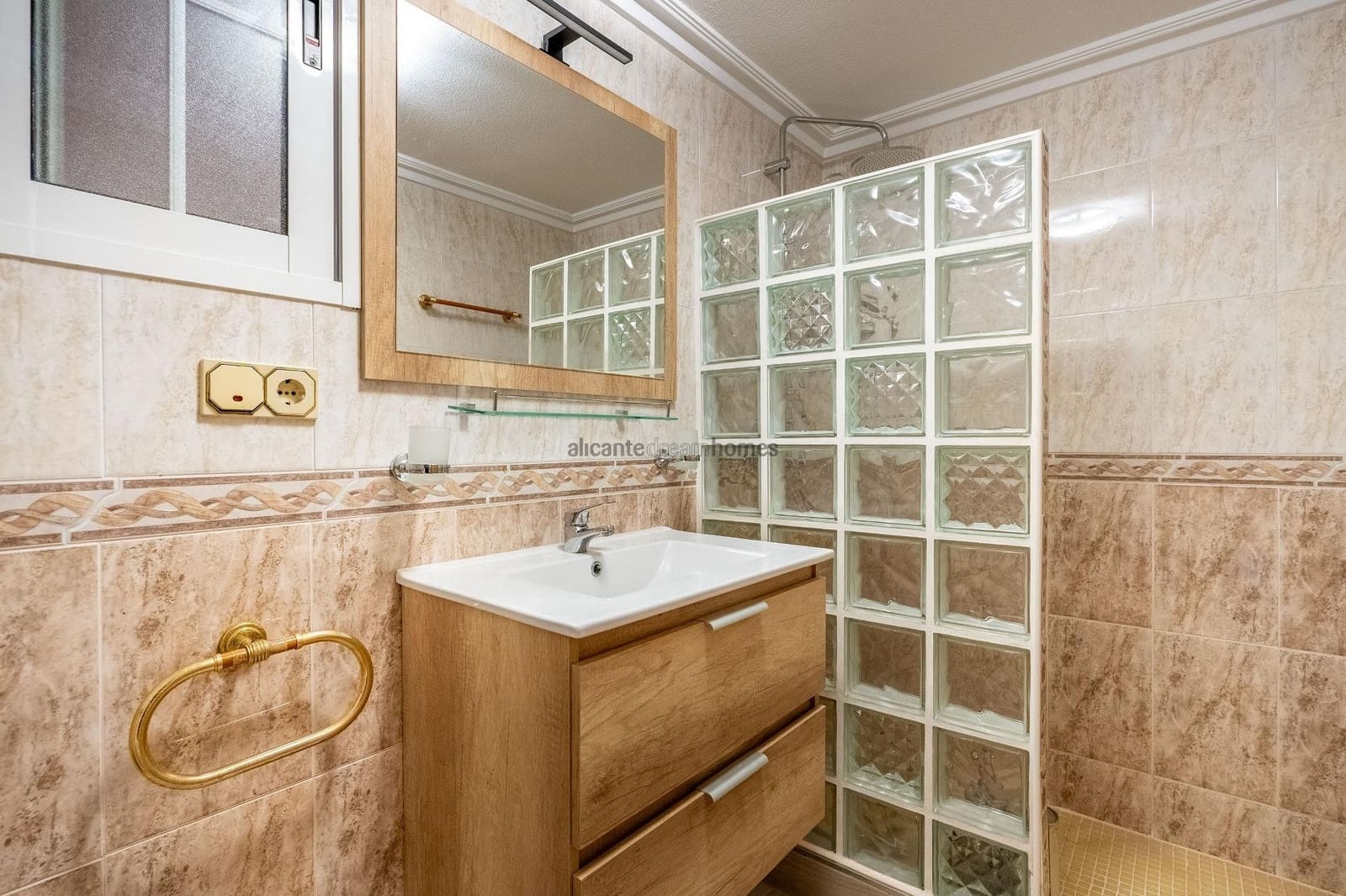 6 makuuhuone Huvila myytävänä paikassa Torrevieja mukana uima-altaan 
autotalli - 645 000 € (Ref: 9647647)