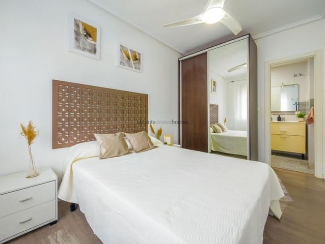 3 soveværelse Lejlighed til salg i Avenida Habaneras - Curva de Palangre, Torrevieja - € 149.900 (Ref: 9647648)