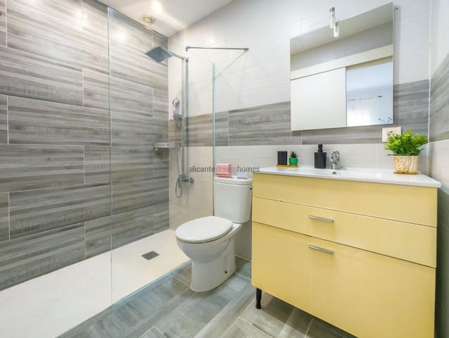 3 soveværelse Lejlighed til salg i Avenida Habaneras - Curva de Palangre, Torrevieja - € 149.900 (Ref: 9647648)