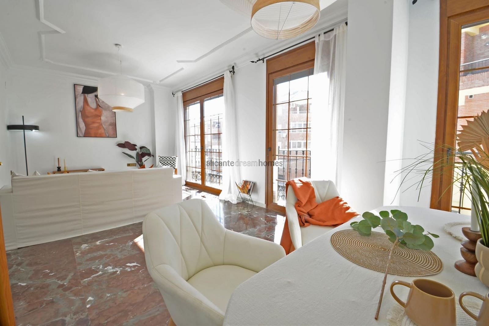 4 slaapkamer Huis te koop in Sax met garage - € 249.000 (Ref: 9651109)