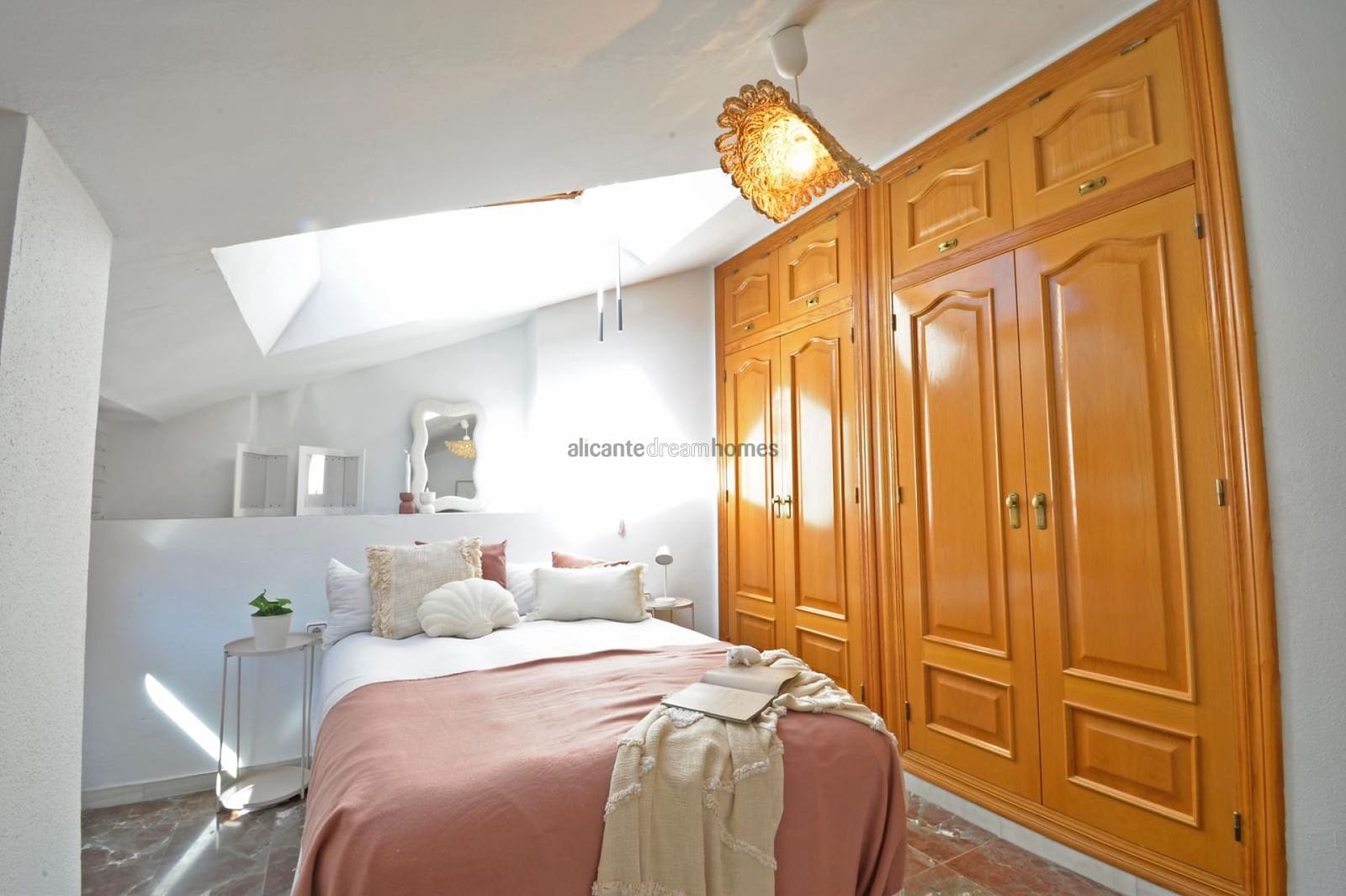 4 slaapkamer Huis te koop in Sax met garage - € 249.000 (Ref: 9651109)