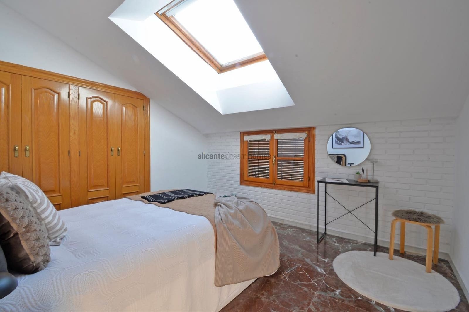 4 slaapkamer Huis te koop in Sax met garage - € 249.000 (Ref: 9651109)