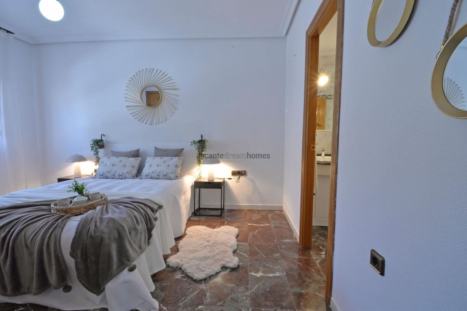 4 slaapkamer Huis te koop in Sax met garage - € 249.000 (Ref: 9651109)