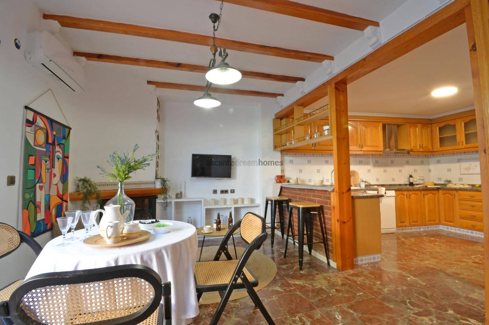 4 slaapkamer Huis te koop in Sax met garage - € 249.000 (Ref: 9651109)