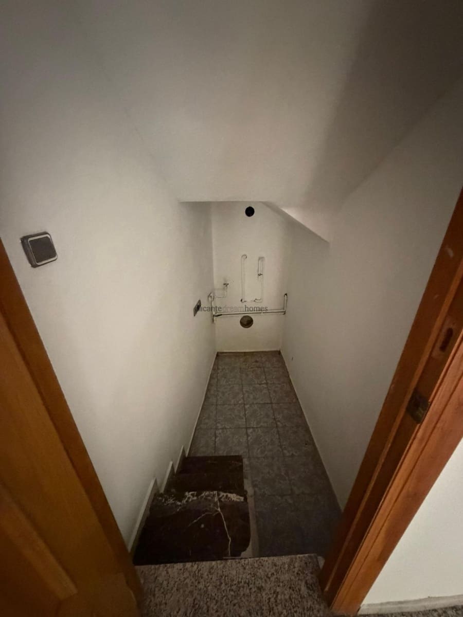 4 slaapkamer Huis te koop in Sax met garage - € 249.000 (Ref: 9651109)