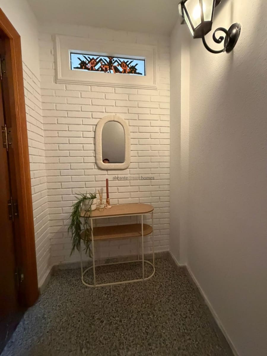 4 slaapkamer Huis te koop in Sax met garage - € 249.000 (Ref: 9651109)