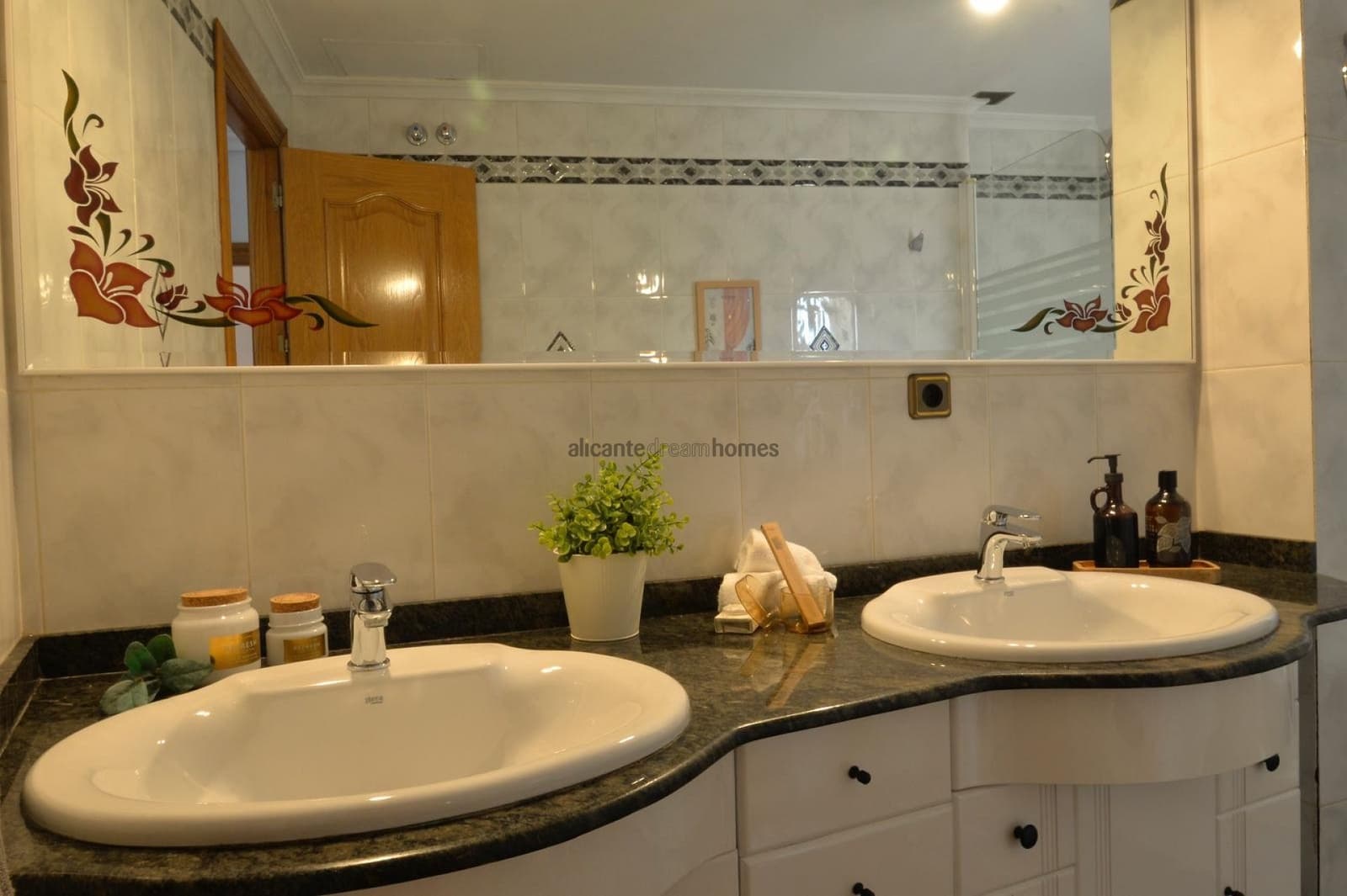 4 slaapkamer Huis te koop in Sax met garage - € 249.000 (Ref: 9651109)