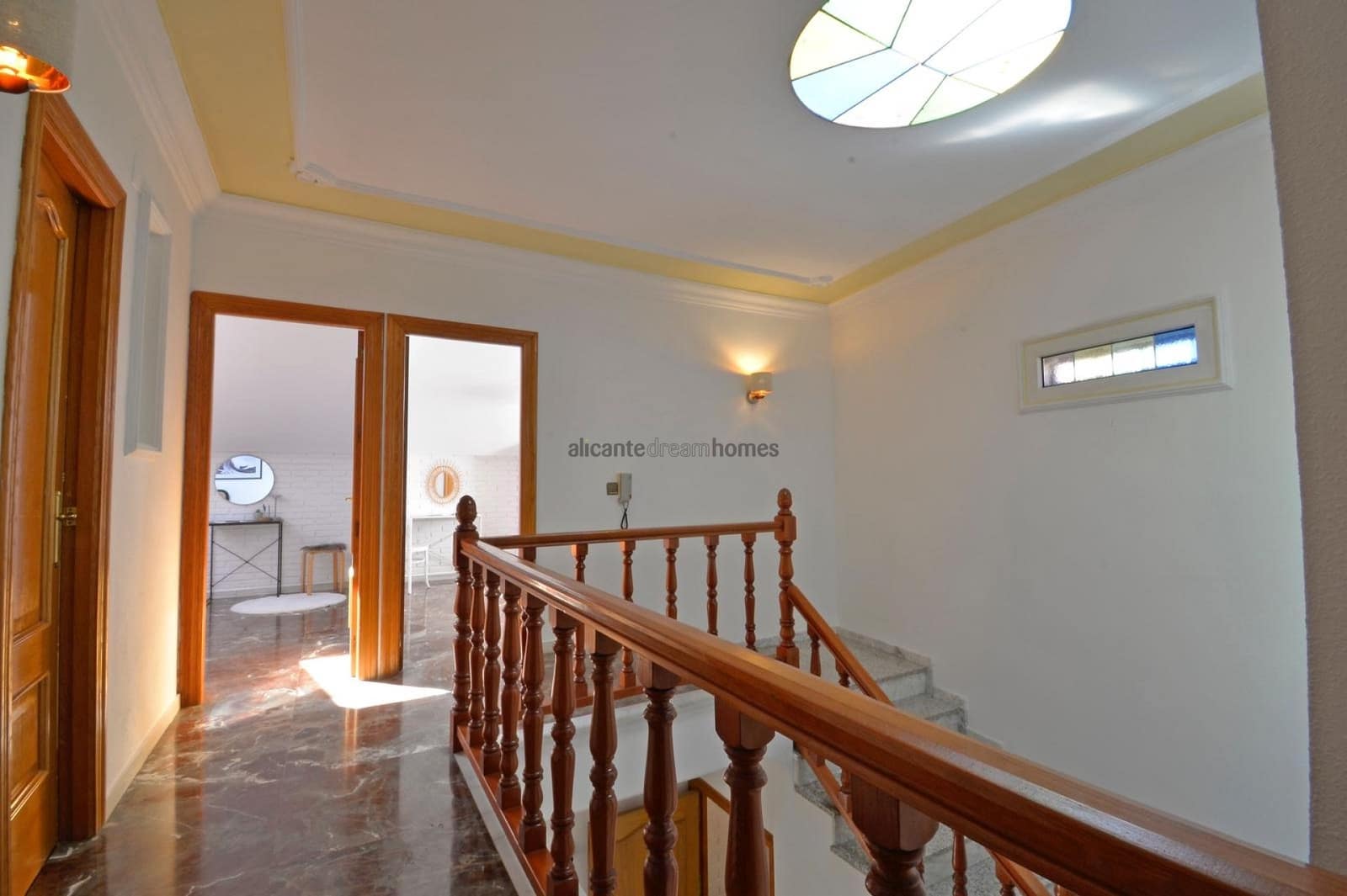 4 slaapkamer Huis te koop in Sax met garage - € 249.000 (Ref: 9651109)