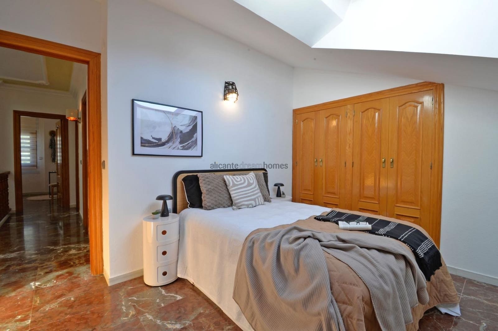 4 slaapkamer Huis te koop in Sax met garage - € 249.000 (Ref: 9651109)