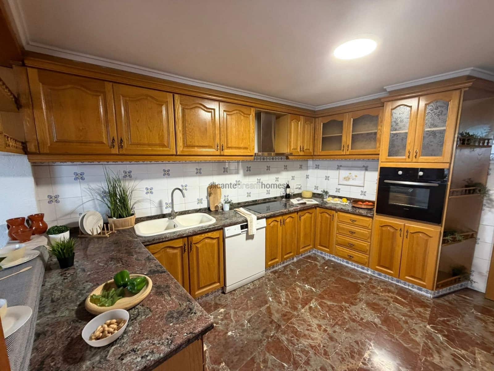 4 slaapkamer Huis te koop in Sax met garage - € 249.000 (Ref: 9651109)