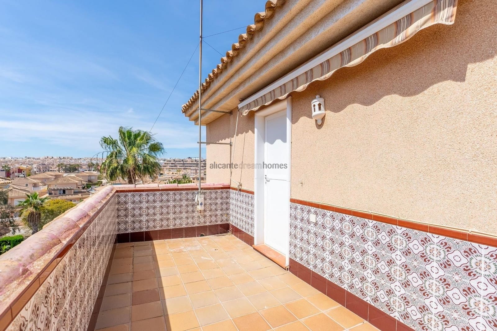 3 quarto Moradia para venda em Torrevieja com piscina - 360 000 € (Ref: 9651110)
