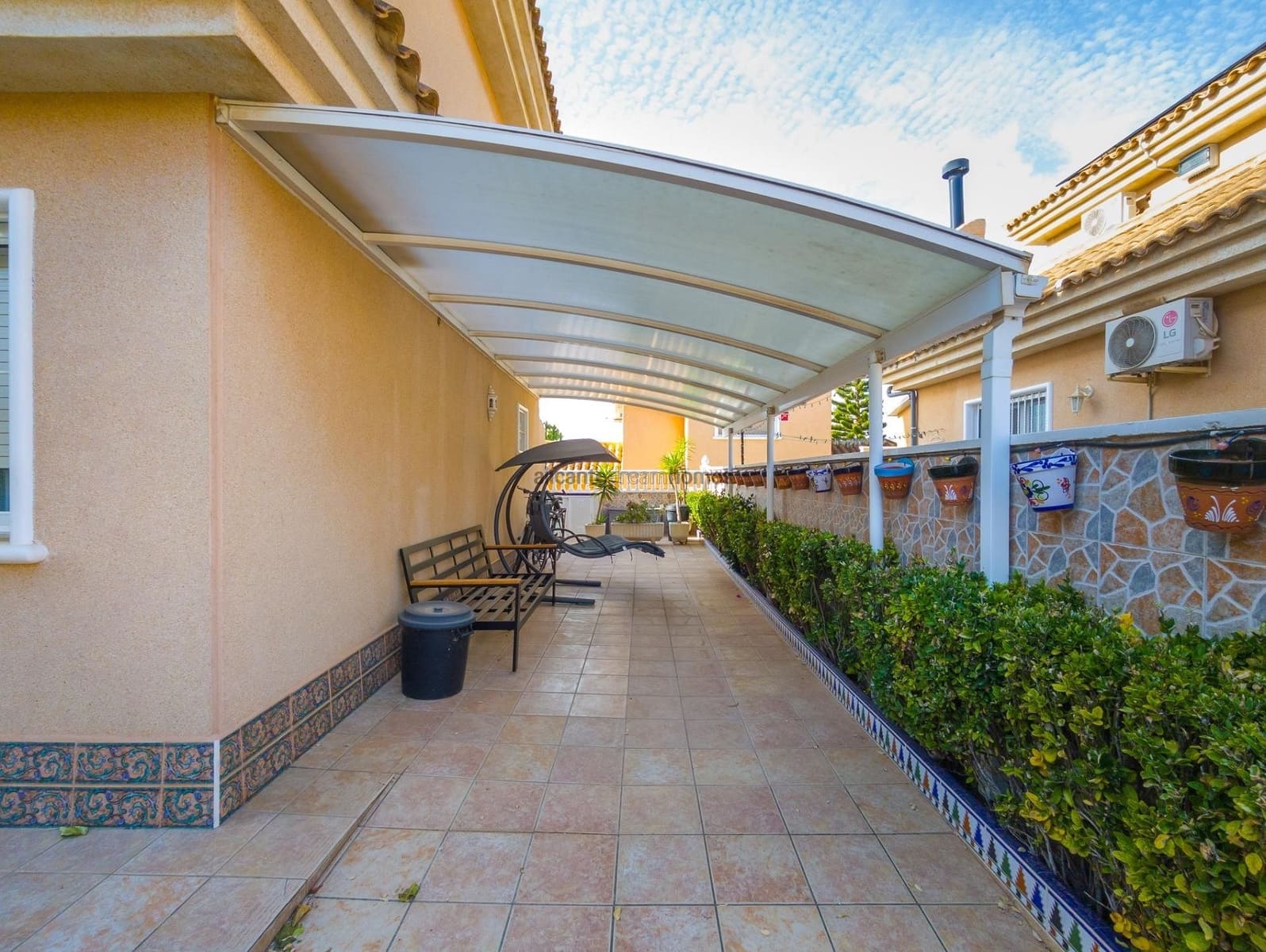 3 quarto Moradia para venda em Torrevieja com piscina - 360 000 € (Ref: 9651110)