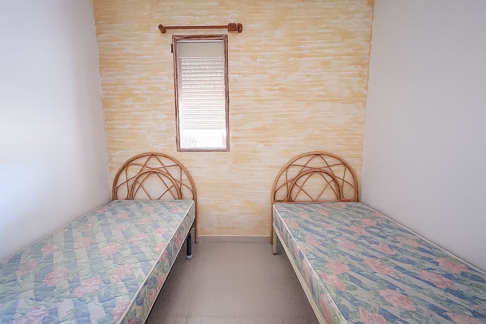 9 quarto Moradia Geminada para venda em Sax com garagem - 220 000 € (Ref: 9651183)