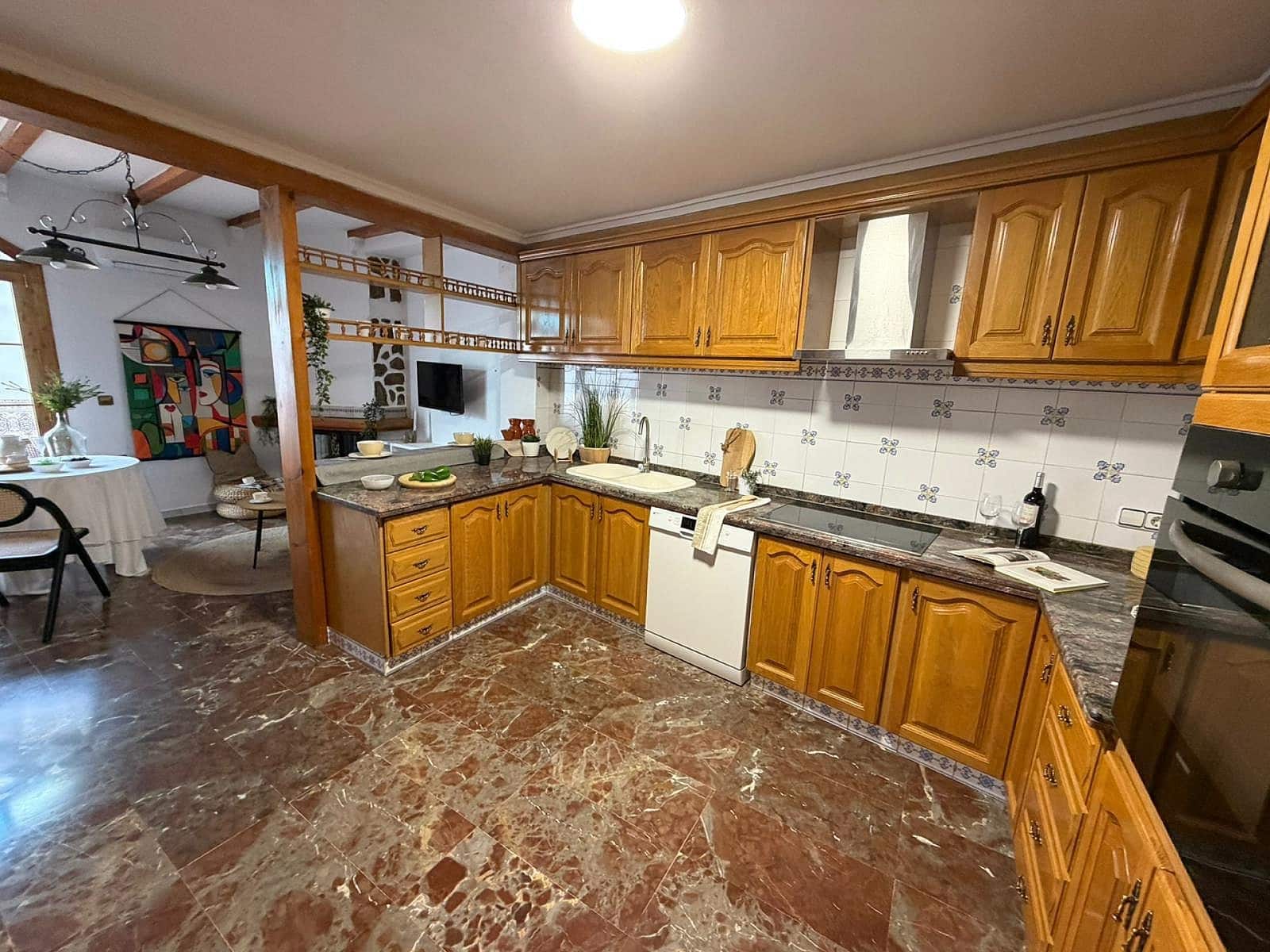 4 bedroom Townhouse for sale in Sax with garage - € 249,000 (Ref: 9651188)