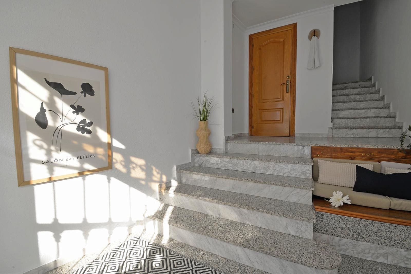 4 bedroom Townhouse for sale in Sax with garage - € 249,000 (Ref: 9651188)