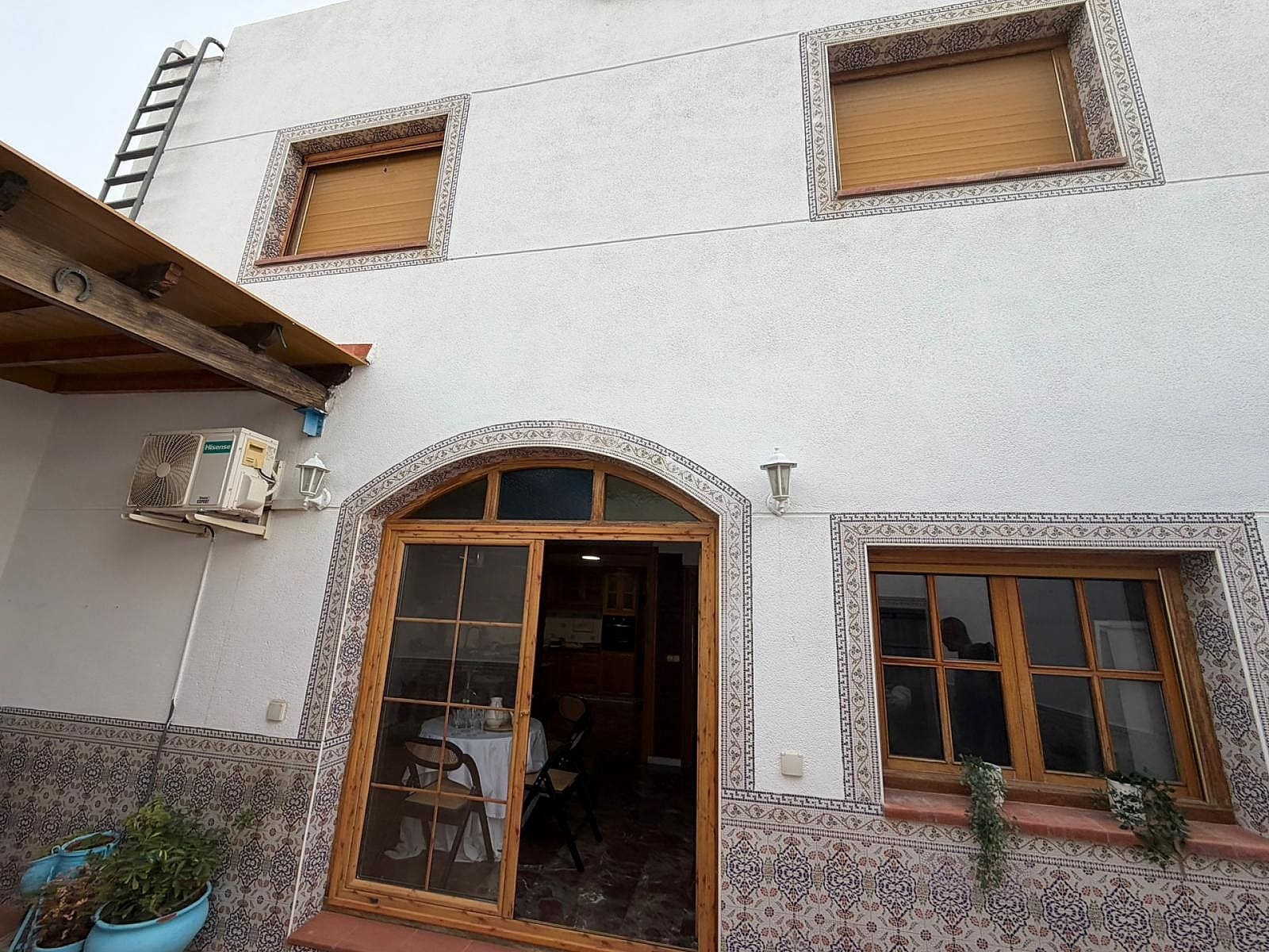 4 bedroom Townhouse for sale in Sax with garage - € 249,000 (Ref: 9651188)