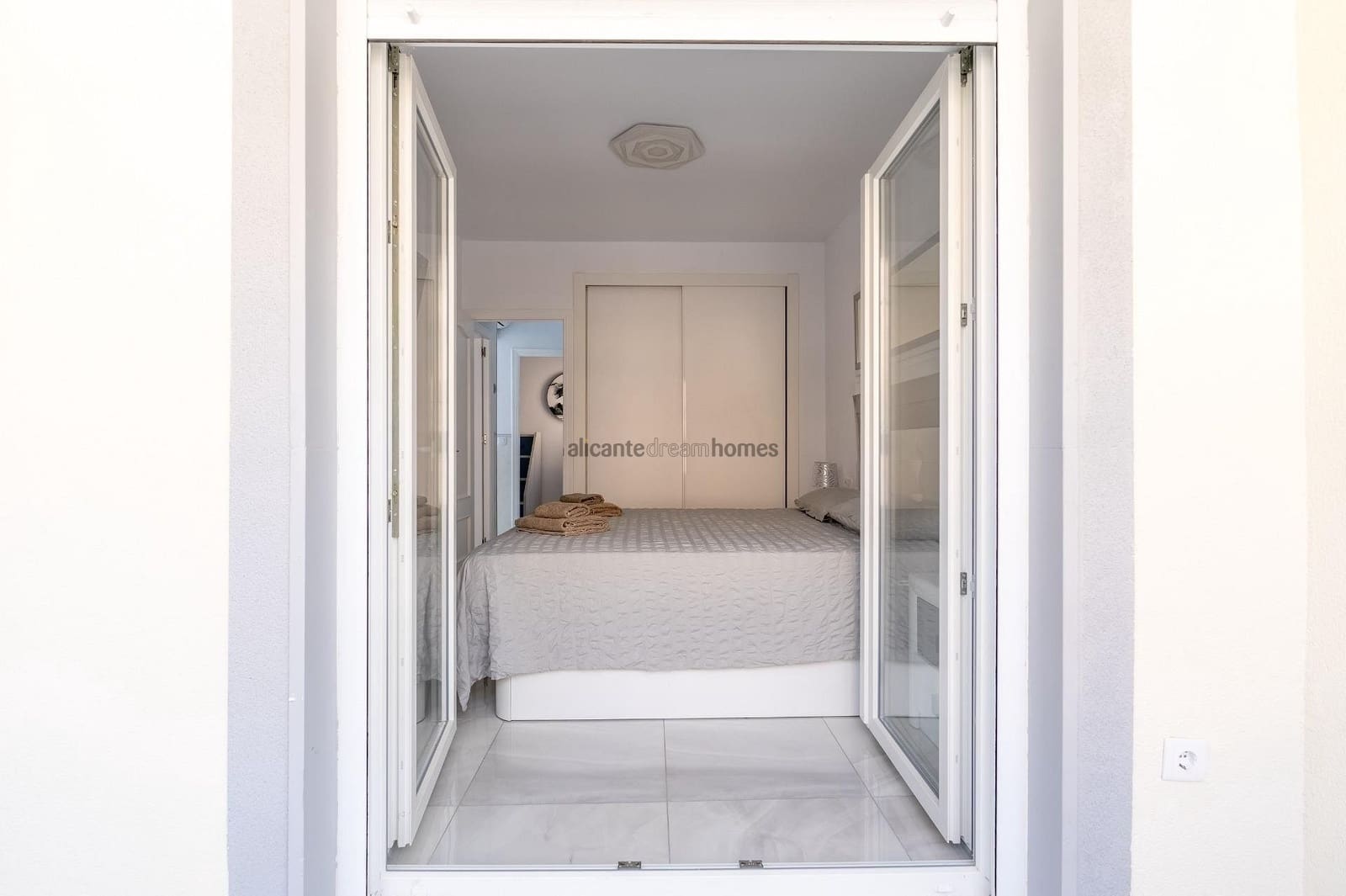 4 quarto Casa em Banda para venda em Torrevieja com piscina - 529 000 € (Ref: 9655614)