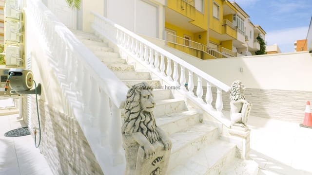 4 quarto Casa em Banda para venda em Nueva Torrevieja, Torrevieja com piscina - 529 000 € (Ref: 9655614)