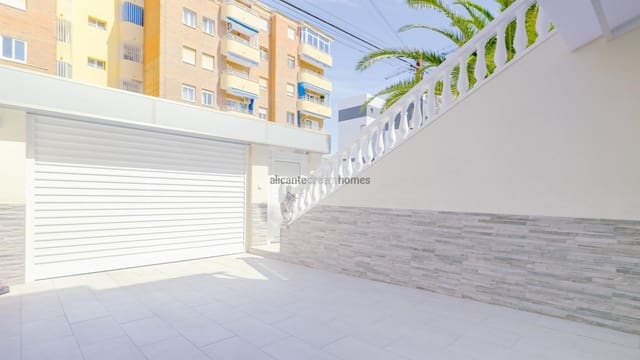 4 quarto Casa em Banda para venda em Nueva Torrevieja, Torrevieja com piscina - 529 000 € (Ref: 9655614)