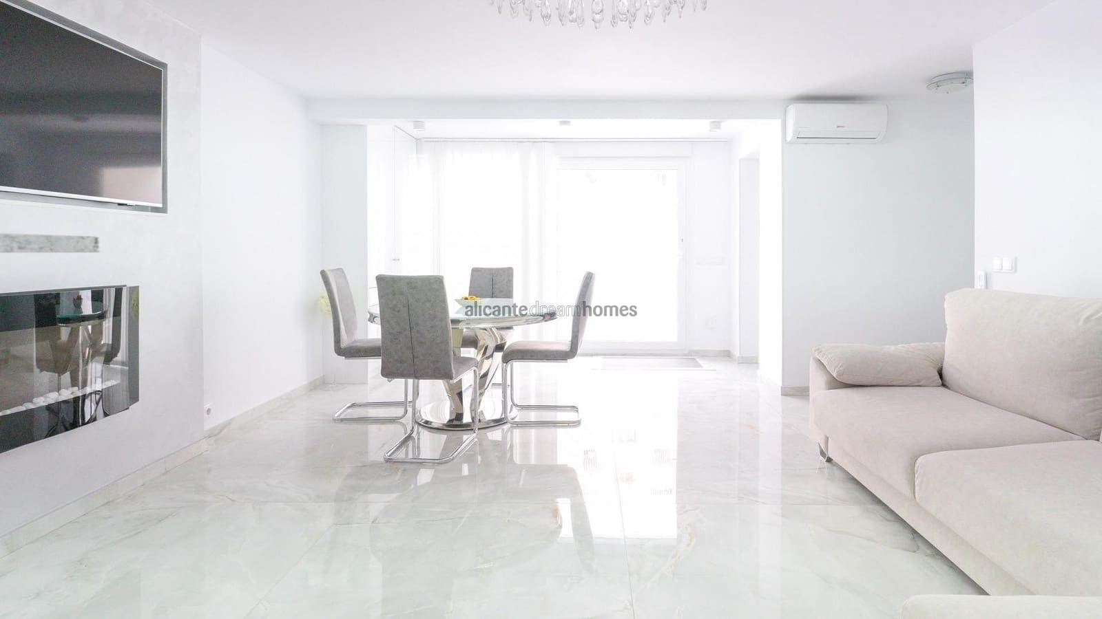 4 quarto Casa em Banda para venda em Torrevieja com piscina - 529 000 € (Ref: 9655614)