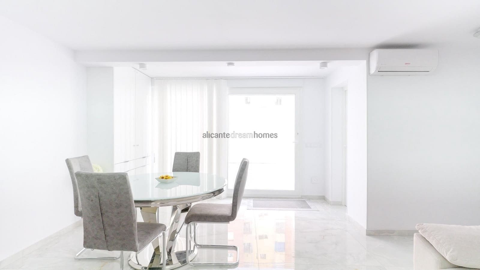 4 quarto Casa em Banda para venda em Torrevieja com piscina - 529 000 € (Ref: 9655614)