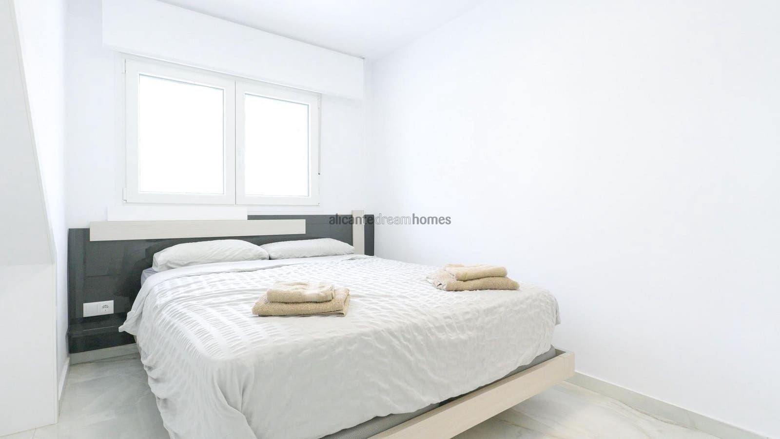 4 quarto Casa em Banda para venda em Torrevieja com piscina - 529 000 € (Ref: 9655614)