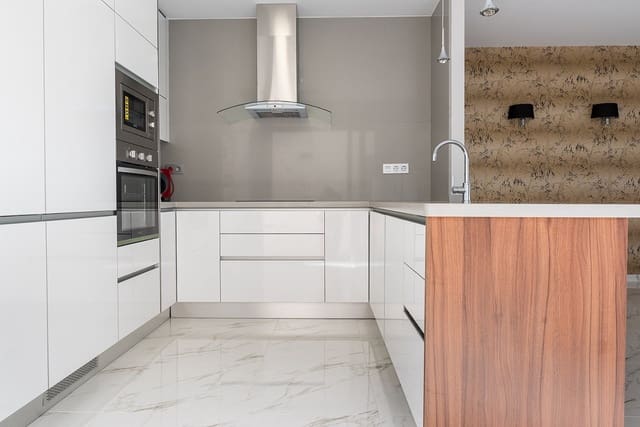 3 soveværelse Villa til salg i Villamartin, Orihuela med swimmingpool - € 370.000 (Ref: 9658201)