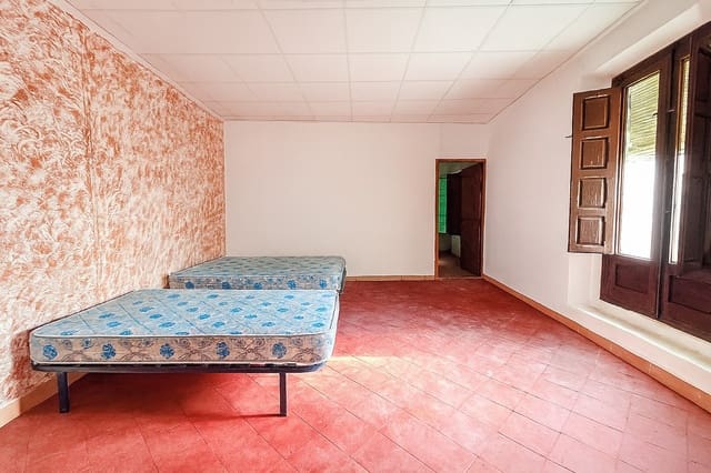 9 bedroom Semi-detached Villa for sale in Sax with garage - € 220,000 (Ref: 9658259)