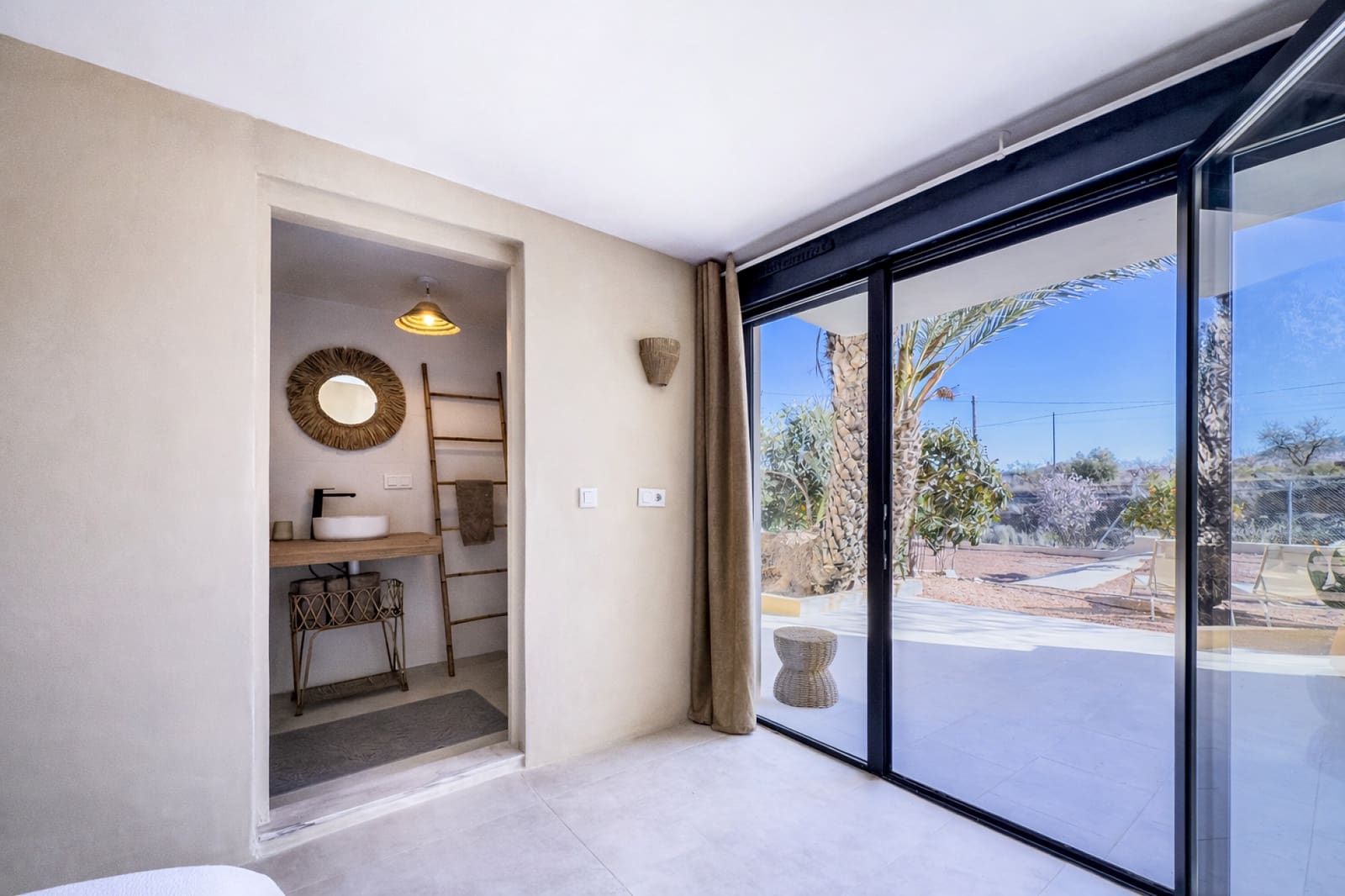 8 makuuhuone Huvila myytävänä paikassa La Romana mukana uima-altaan - 698 000 € (Ref: 9660798)