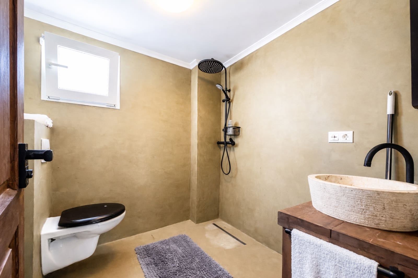 8 makuuhuone Huvila myytävänä paikassa La Romana mukana uima-altaan - 698 000 € (Ref: 9660798)