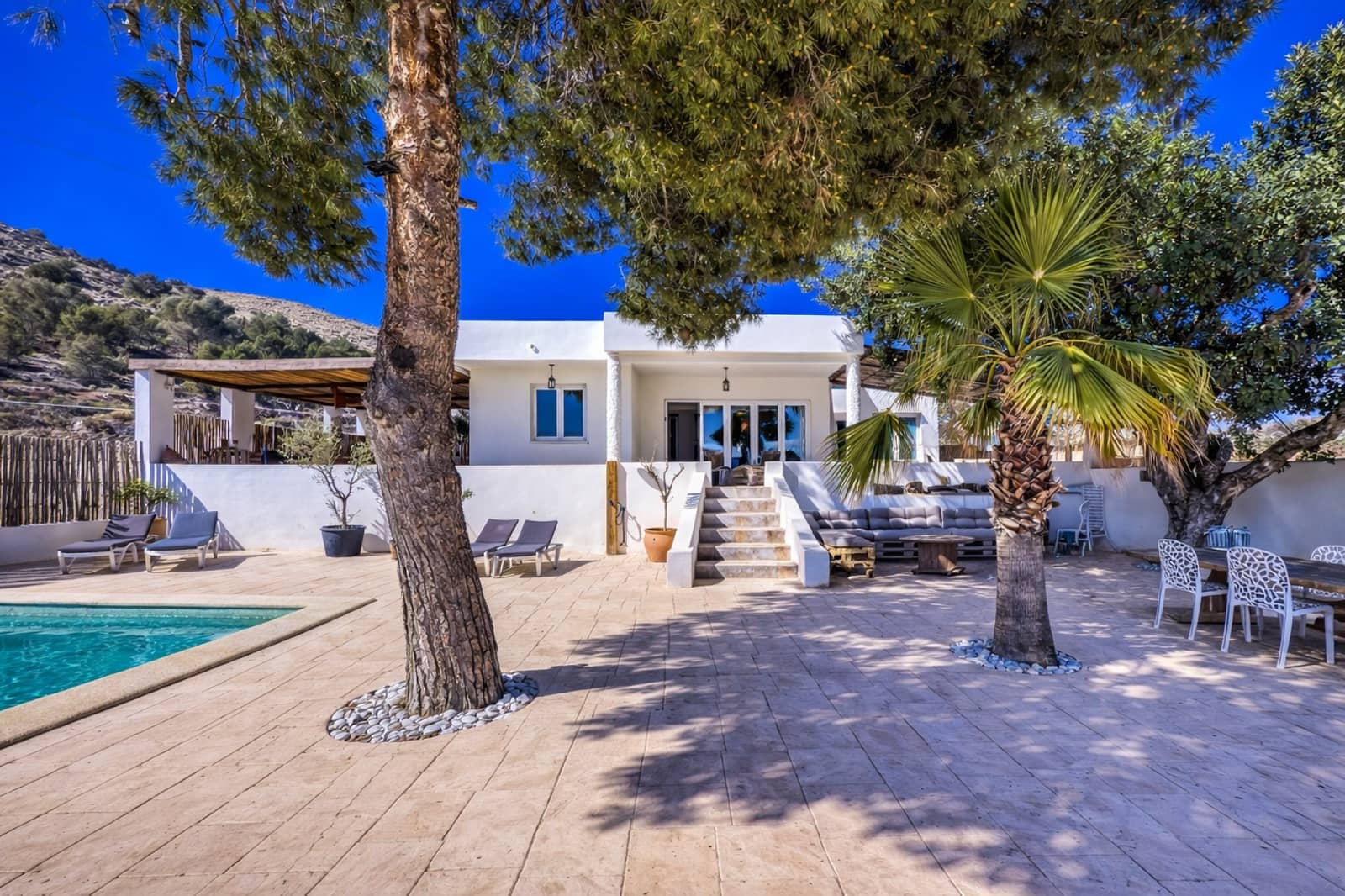 8 makuuhuone Huvila myytävänä paikassa La Romana mukana uima-altaan - 698 000 € (Ref: 9660798)