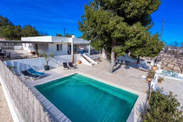 8 makuuhuone Huvila myytävänä paikassa La Romana mukana uima-altaan - 698 000 € (Ref: 9660798)